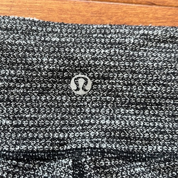 Lululemon Wunder Under Luon Variegated Knit Black 
Heathered Sizr 6 Crop - Picture 12 of 13